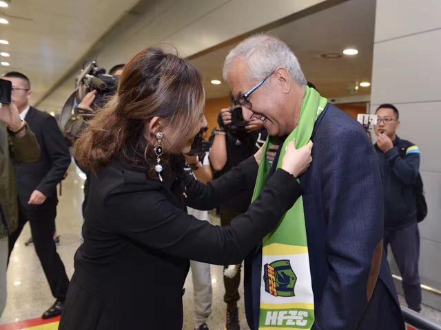 郑恺此次将化身爱情导师，带领徒弟们向张雨绮、徐冬冬等一众女神发起追爱攻势，在片中不仅大方分享独到的恋爱心得，在线帮忙解决恋爱中的疑难杂症，还为广大观众上了一堂爆笑解压的恋爱培训课